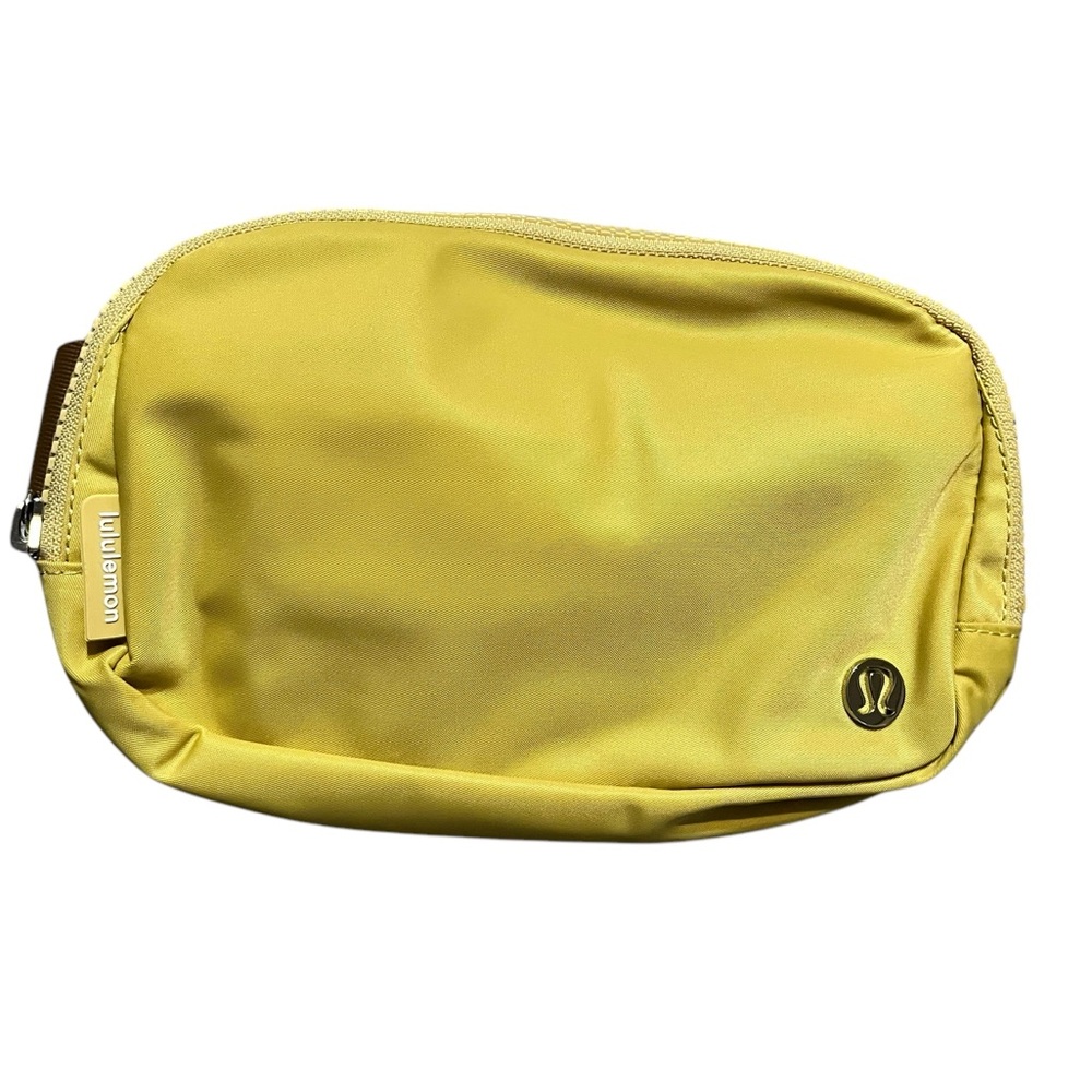 ❤️NWT Lululemon Everywhere Belt Bag- Golden Sand